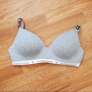 NWT Victoria's Secret Lightly Lined Wireless Bra